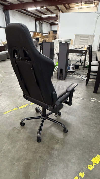 Gaming Chair with Footrest