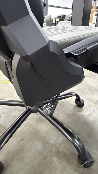 Gaming Chair with Footrest