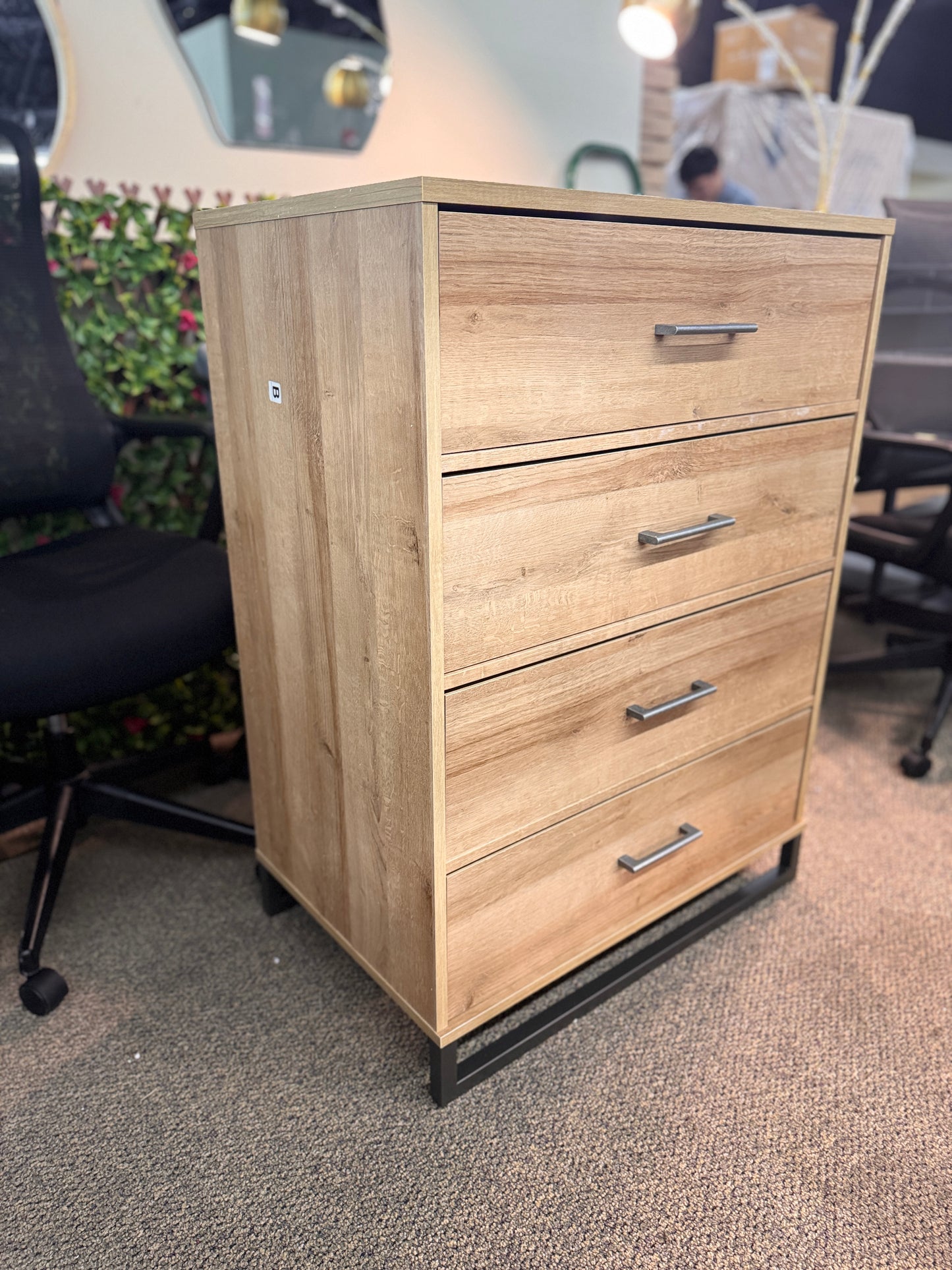 4 drawer dresser, brown