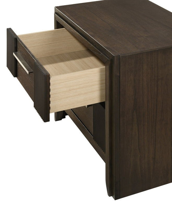 Carlton - Queen 5 Piece Bedroom Set - Brown